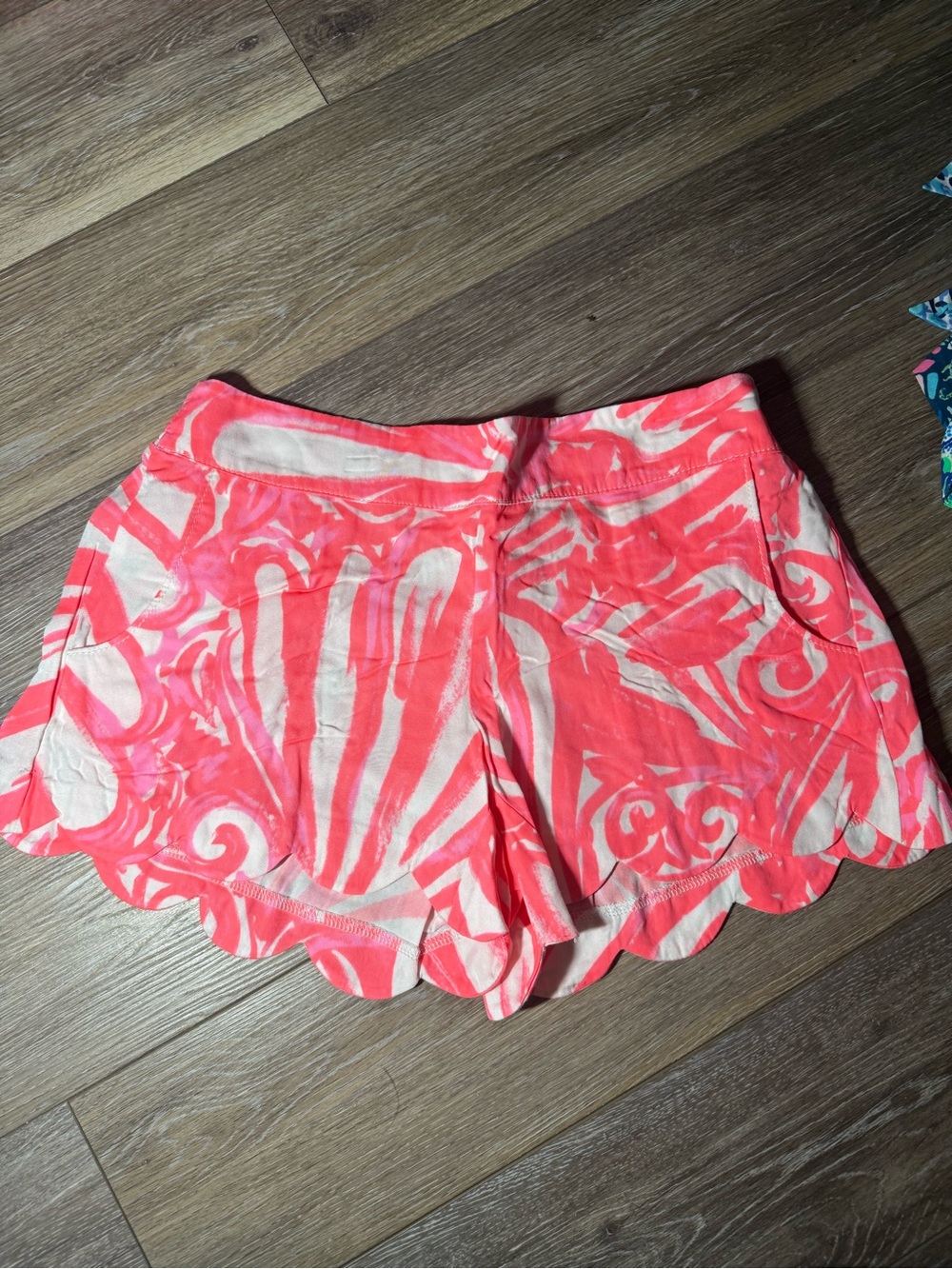 Lilly Pulitzer Coral and Cream Scallop-Hem Shorts